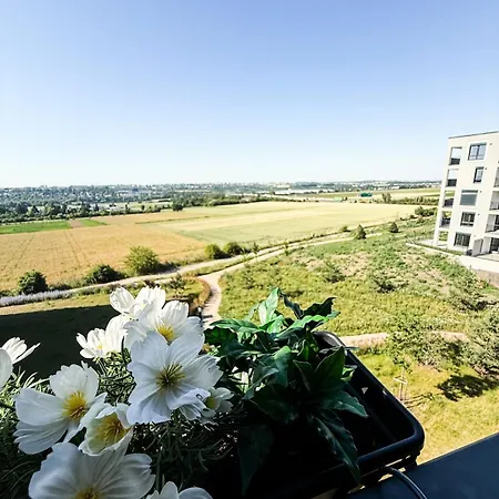 Appartamento Elegant New Flat Near Airport Tram To Centre