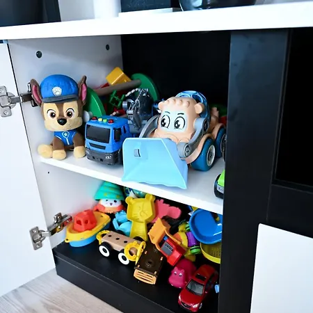 Elegant New Flat Near Airport Tram To Centre 아파트