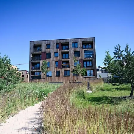 Elegant New Flat Near Airport Tram To Centre