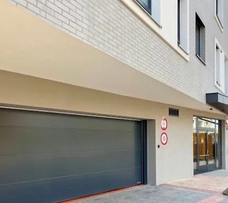 Elegant New Flat Near Airport Tram To Centre * Prag