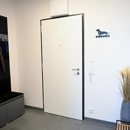 아파트 Elegant New Flat Near Airport Tram To Centre 프라하