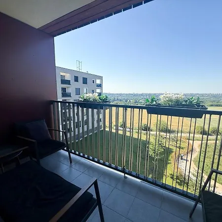 Elegant New Flat Near Airport Tram To Centre *