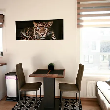 Elegant New Flat Near Airport Tram To Centre 프라하