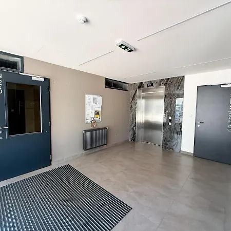 Elegant New Flat Near Airport Tram To Centre 프라하