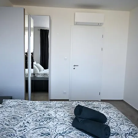Elegant New Flat Near Airport Tram To Centre * 프라하