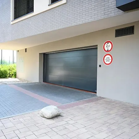 Appartamento Elegant New Flat Near Airport Tram To Centre
