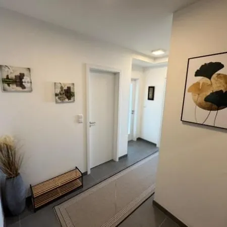 Elegant New Flat Near Airport Tram To Centre 프라하